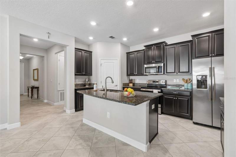 4 bedroom Single Family Residence at 9908 Sage Creek Drive, Belmont North Phase 2B, Ruskin — photo 5