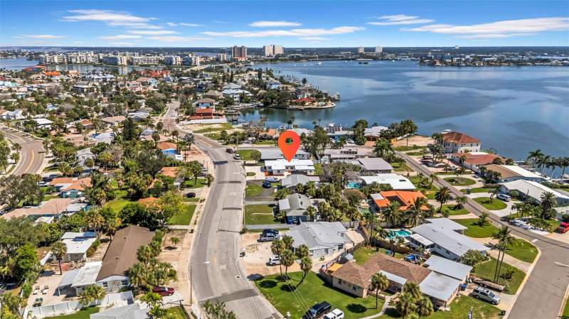 5 bedroom Half Duplex at 6855 Gulf Winds Drive, Three Palms Point, St Pete Beach — photo 3