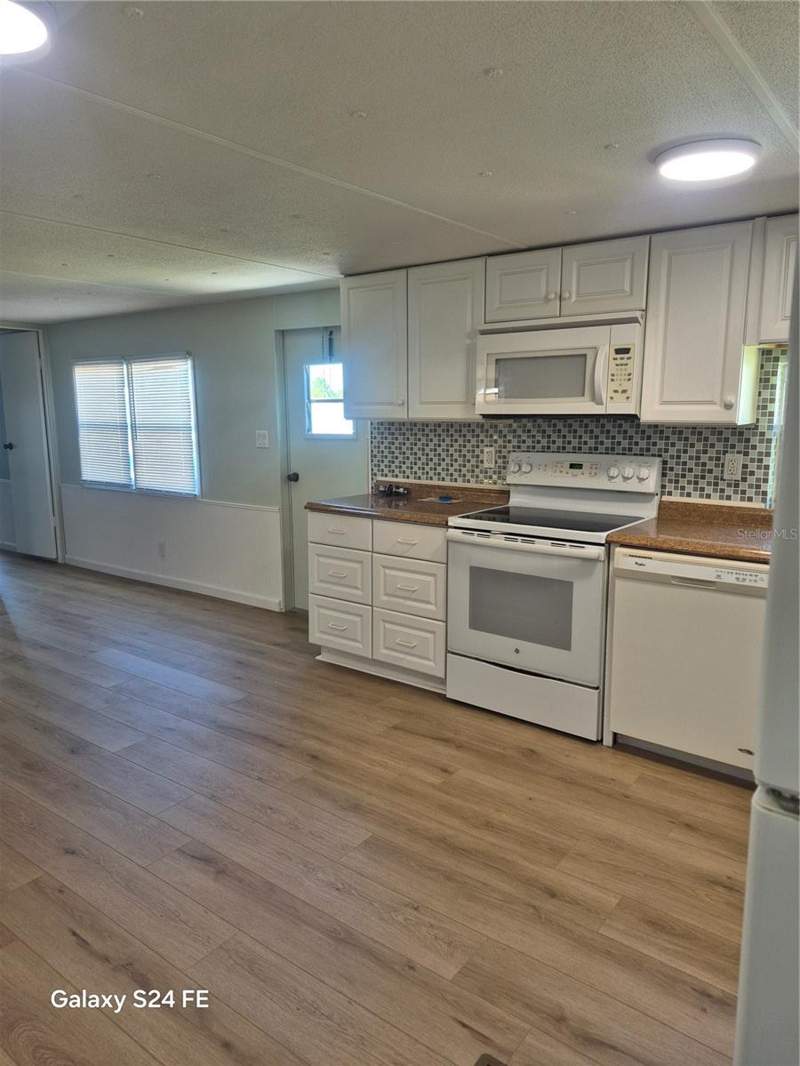2 bedroom Manufactured Home at 7380 Heston Street, Village Holiday Lake, Port Charlotte — photo 4