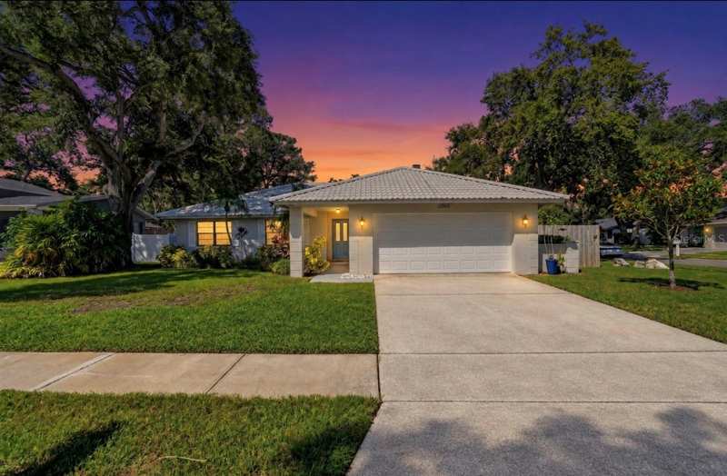 3 bedroom Single Family Residence at 13926 Gull Way, Sound West, Clearwater — photo 1