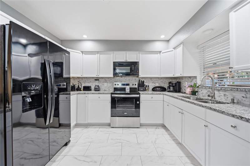 3 bedroom Single Family Residence at 718 BAY VISTA BOULEVARD, BAY VISTA PARK REP, ST PETERSBURG — photo 5