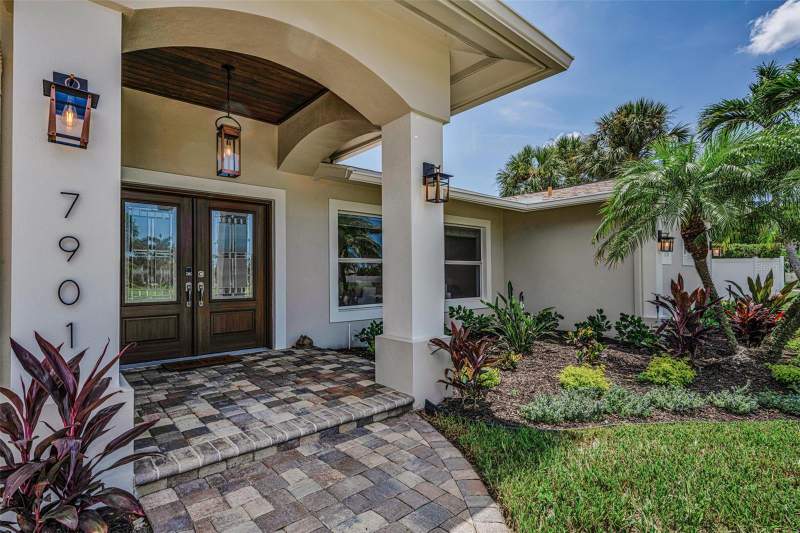 4 bedroom Single Family Residence at 7901 10th Avenue, South Cswy Isle Yacht Club 2nd Add, St Petersburg — photo 2