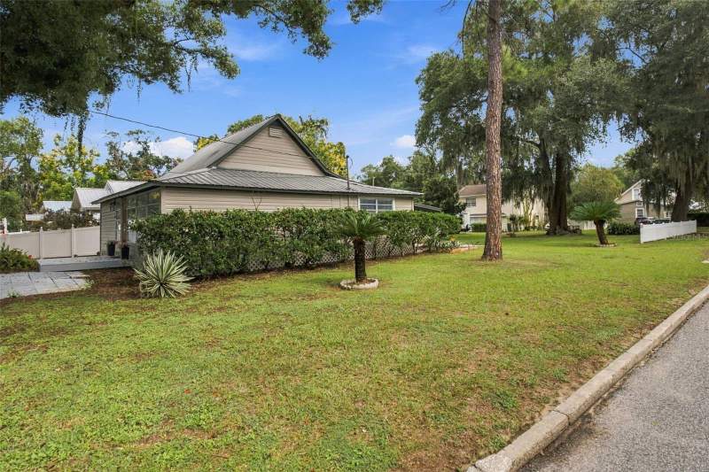 3 bedroom Single Family Residence at 5450 10th Street, City Zephyrhills, Zephyrhills — photo 3