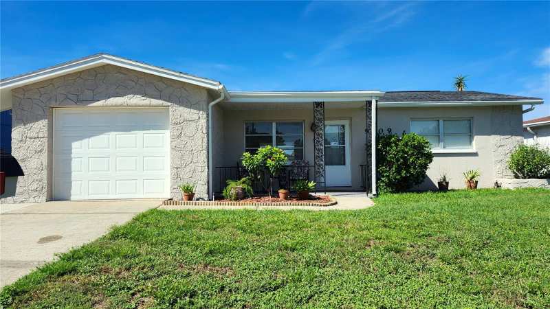 2 bedroom Single Family Residence at 9709 Lakeside Lane, Regency Park, Port Richey — photo 1
