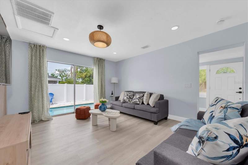 4 bedroom Single Family Residence at 4000 46th Street, Vezina Groves Sub, St Petersburg — photo 3