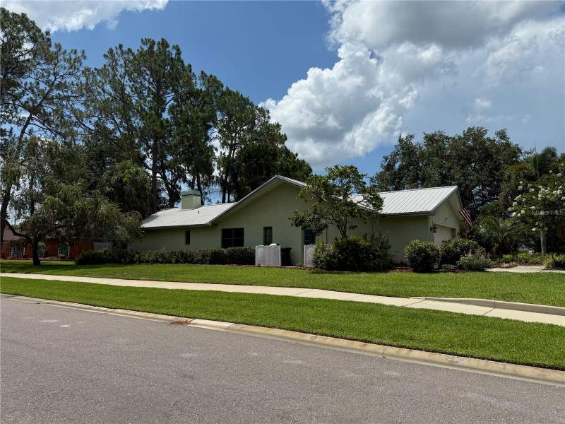 4 bedroom Single Family Residence at 2215 Toniwood Lane, Tarpon Woods Third Add, Palm Harbor — photo 2