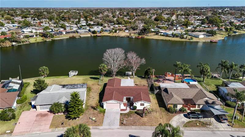 4 bedroom Single Family Residence at 9616 Lake Christina Lane, Embassy Hills, Port Richey — photo 2
