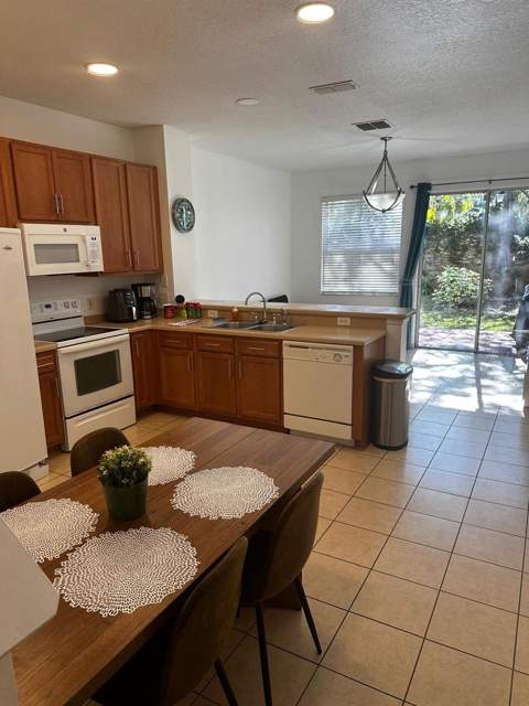 5104 Dominica Drive, Kissimmee FL - photo 7 of 54