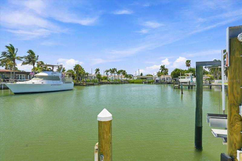 3 bedroom Single Family Residence at 7852 CAUSEWAY BOULEVARD, SOUTH CSWY ISLE SUB, ST PETERSBURG — photo 5