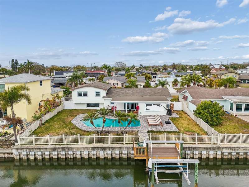 5 bedroom Single Family Residence at 8722 Hickorywood Lane, Bay Crest Park Unit 08, Tampa — photo 1