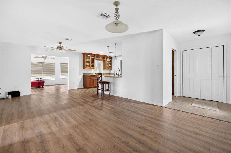 2 bedroom Single Family Residence at 18393 Hottelet Circle, Port Charlotte Sec 037, Port Charlotte — photo 4