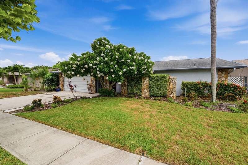 3 bedroom Single Family Residence at 10744 97th Street, Lake Park Unit IV, Largo — photo 2