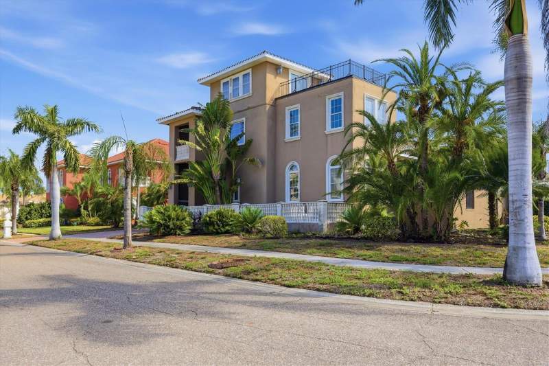 5 bedroom Single Family Residence at 1304 Jumana Loop, Andalucia, Apollo Beach — photo 2