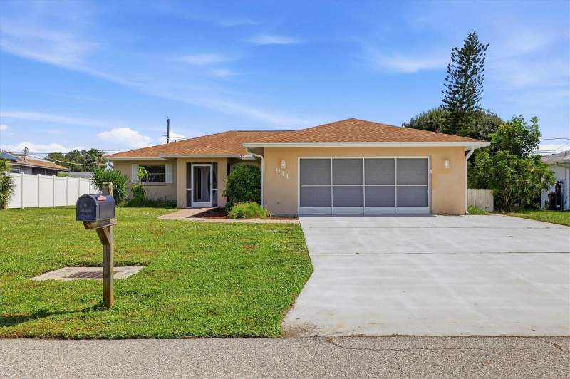 3 bedroom Single Family Residence at 941 Gasparilla Boulevard, Bay Vista Blvd, Englewood — photo 2