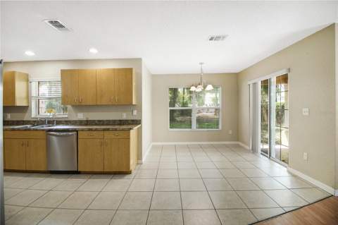 305 W Fountain Street, Fruitland Park FL - photo 6 of 38