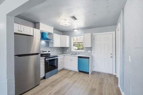 8143 Overlook Place, St Petersburg FL - photo 6 of 22