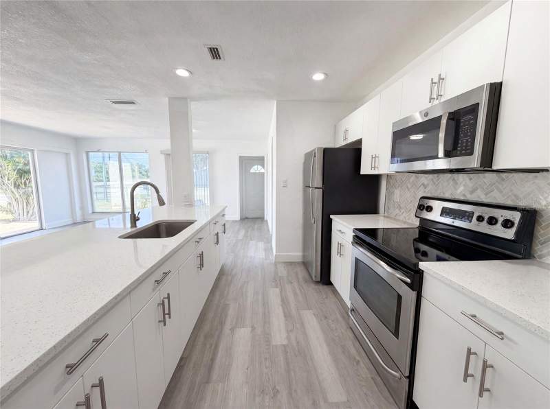 4 bedroom Single Family Residence at 21530 Glendale Avenue, Port Charlotte Sec 033, Port Charlotte — photo 2