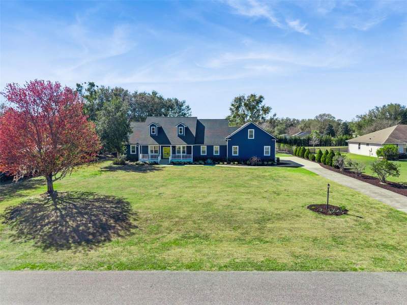 5 bedroom Single Family Residence at 32345 WOLFS TRAIL, WOLF BRANCH VILLAGE PH 01, SORRENTO — photo 2