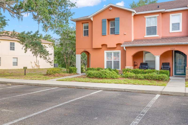 3 bedroom Townhouse at 10924 Johanna Avenue, St Charles Place Ph 5, Riverview — photo 2