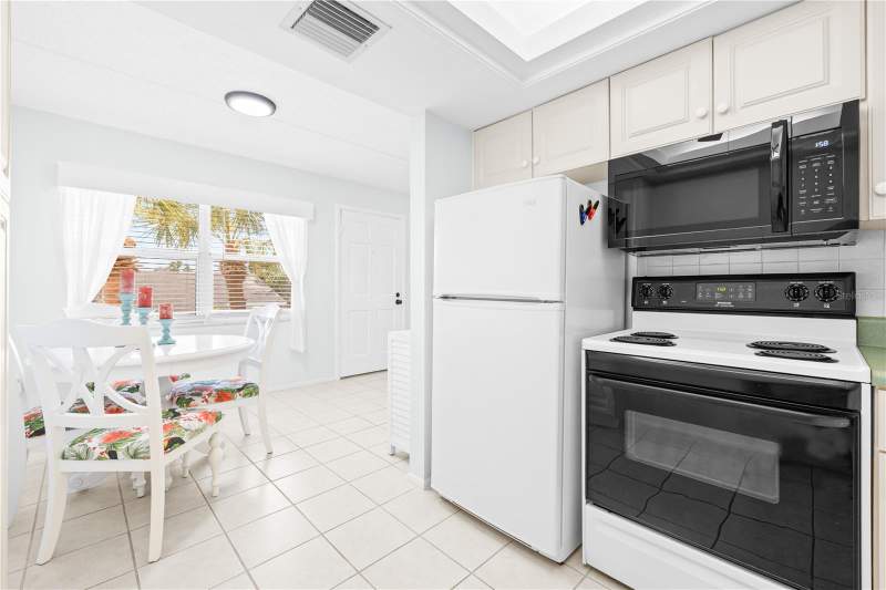 2 bedroom Condominium at 11720 PARK BOULEVARD #302, SEMINOLE SQUARE APTS II CONDO, SEMINOLE — photo 4