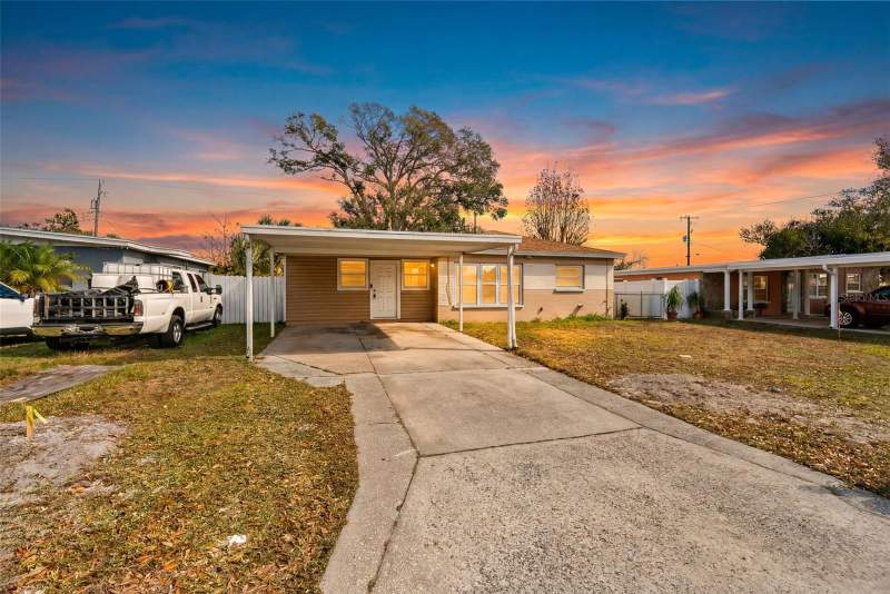 17T /Pine Crest Villa AddictionHomes for Sale in Tampa, FL