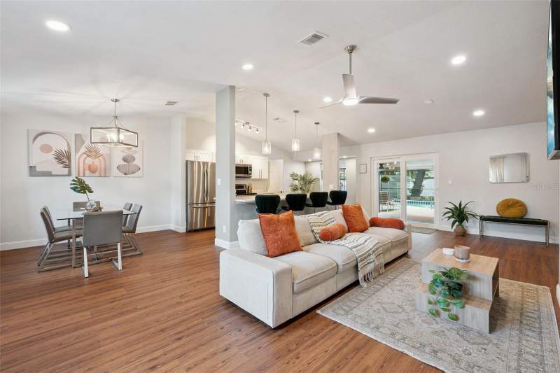 4 bedroom Single Family Residence at 8714 Hill Pine Road, Spring Pines, Orlando — photo 2
