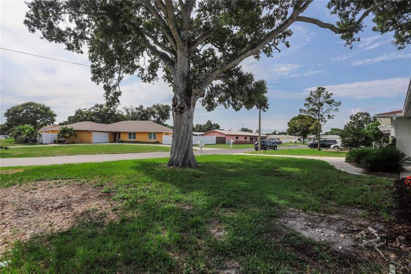 2 bedroom Single Family Residence at 10011 110th Street, Golden Groves, Seminole — photo 3