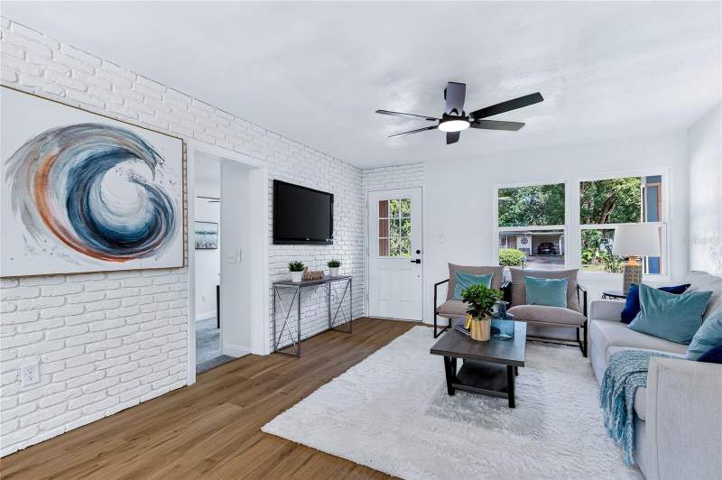 5 bedroom Single Family Residence at 2426 S Laurel Avenue, Becks Add, Sanford — photo 4