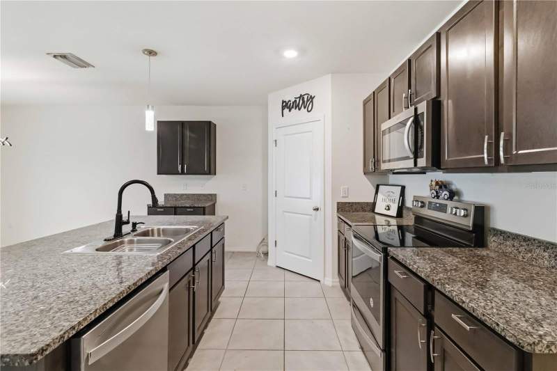 4 bedroom Single Family Residence at 1702 Johnson Pointe Drive, Johnson Pointe, Plant City — photo 4