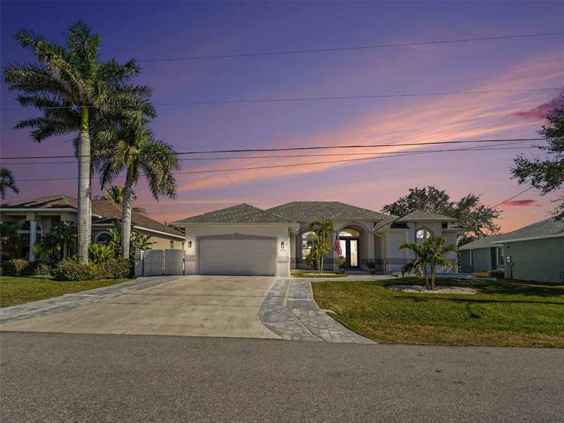 4 bedroom Single Family Residence at 4256 Beach View Court, Port Charlotte Sec 044, Port Charlotte — photo 1