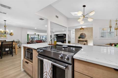 8450 Flagstone Drive, Tampa FL - photo 13 of 47