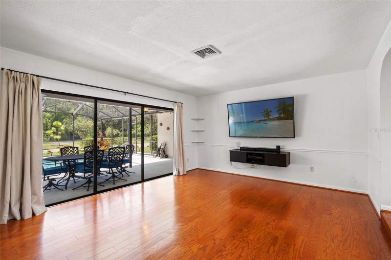 3 bedroom Single Family Residence at 940 Rolling Hills Drive, Westlake Village, Palm Harbor — photo 4