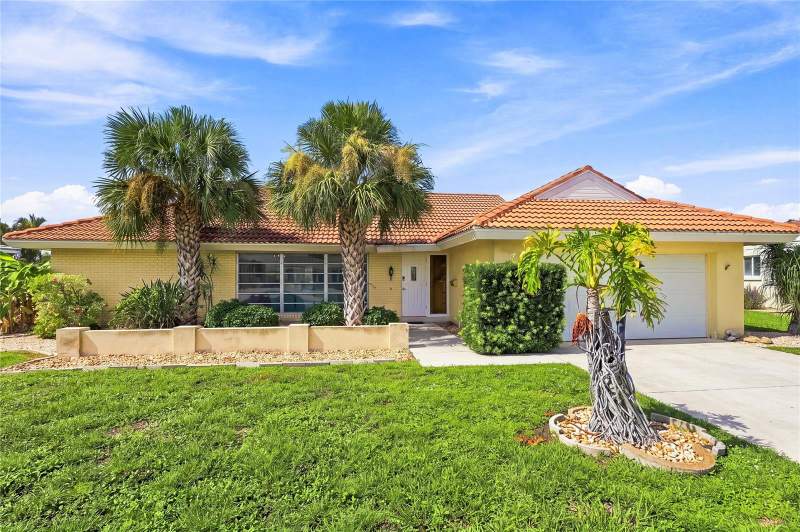 2 bedroom Single Family Residence at 425 Belvedere Court, Punta Gorda Isles Sec 05, Punta Gorda — photo 2