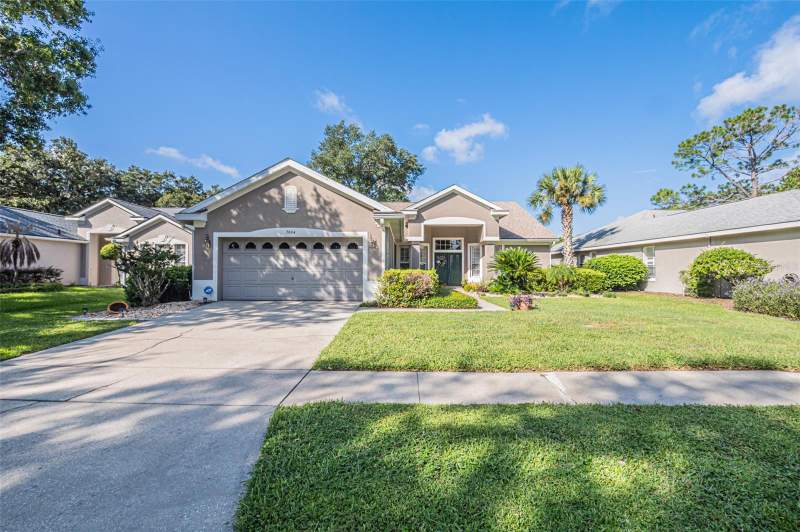 2 bedroom Single Family Residence at 7004 Pine Hollow Drive, The Country Club Of Mount Dora Phase Ii-2, Mount Dora — photo 2