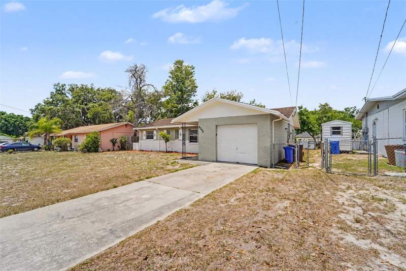 4 bedroom Single Family Residence at 8308 Oleander Lane, Temple Park Unit 8, Tampa — photo 2