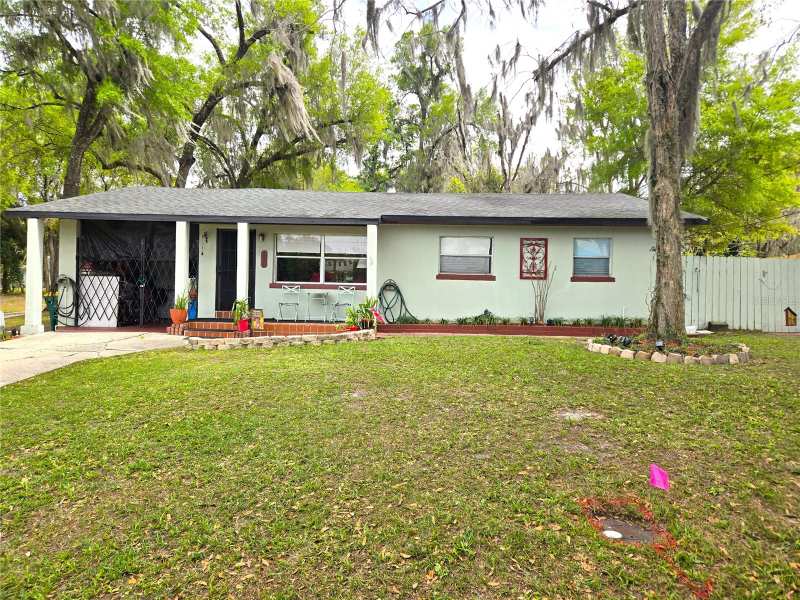 3 bedroom Single Family Residence at 701 S Delaware Avenue, South Clara Heights, Deland — photo 1