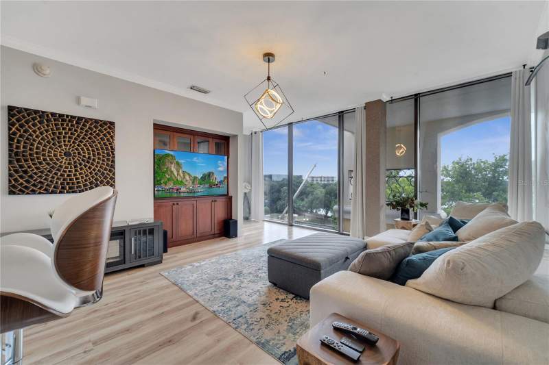 1 bedroom Condominium at 151 E Washington Street #5A, Metropolitan/Lk Eola, Orlando — photo 2