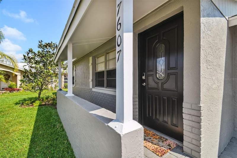3 bedroom Single Family Residence at 7607 Woodland Oaks Court, Timberlane Sub Unit 3A, Tampa — photo 4