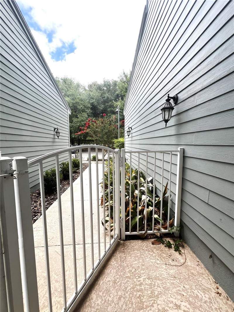 3 bedroom Condominium at 1762 NW 34th Street #2, Greenbriar Terrace, Gainesville — photo 4