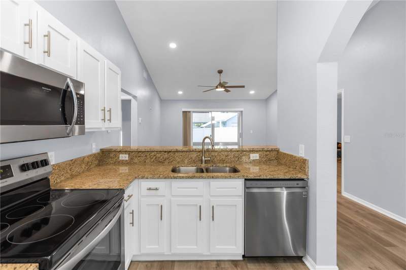 3 bedroom Single Family Residence at 17020 Woodcrest Way, Woodridge Ph II Sub, Clermont — photo 5