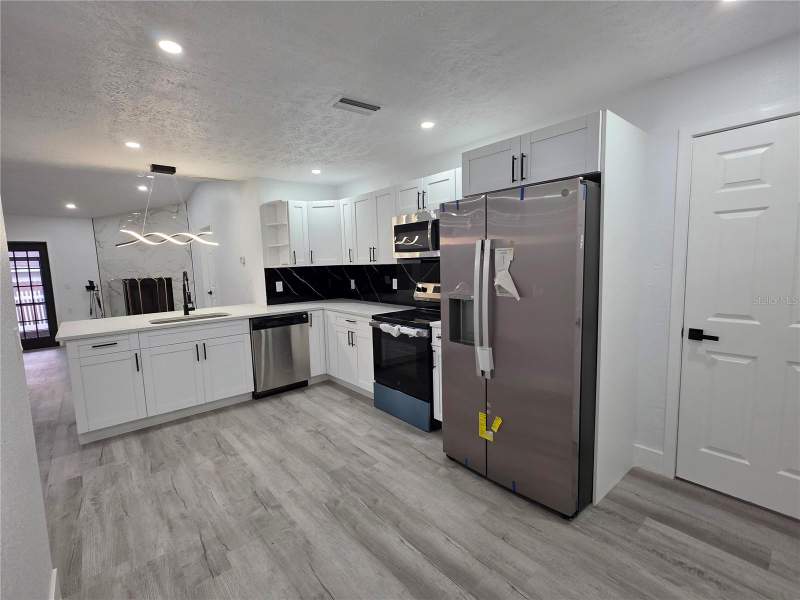 5 bedroom Single Family Residence at 5044 Roanoke Drive, Colonial Oaks, Holiday — photo 4