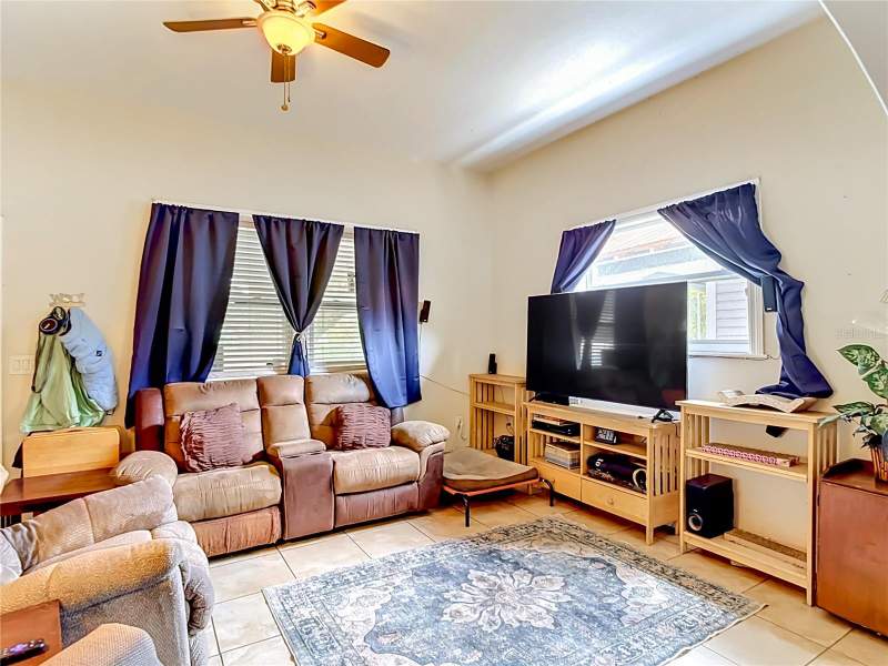 3 bedroom Single Family Residence at 2708 N Jefferson Street, Fairburn, Tampa — photo 5