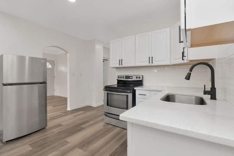 3 bedroom Single Family Residence at 4939 Haines Road, Cross Corners Sub, St Petersburg — photo 5