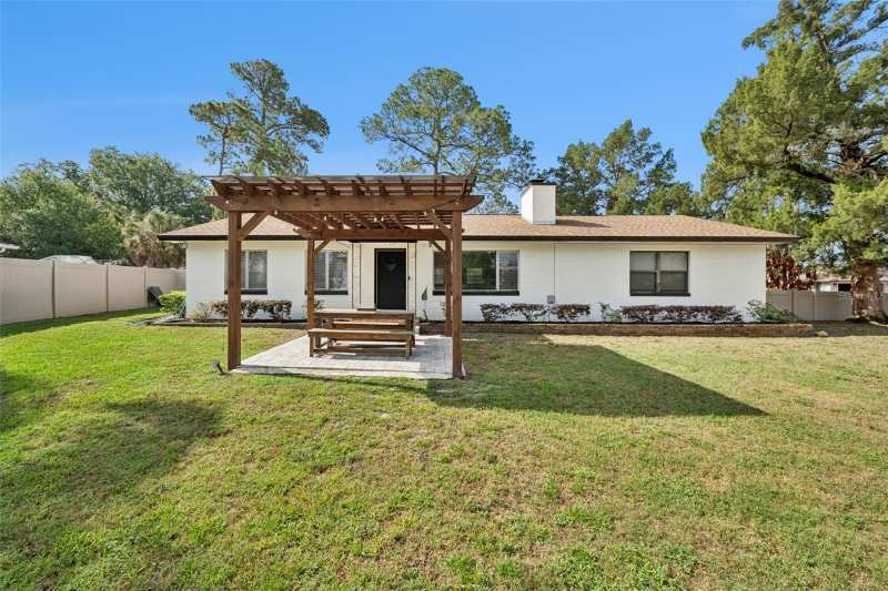 4 bedroom Single Family Residence at 219 S Crystal Drive, Loch Arbor Isle Of Pines Sec 2, Sanford — photo 1