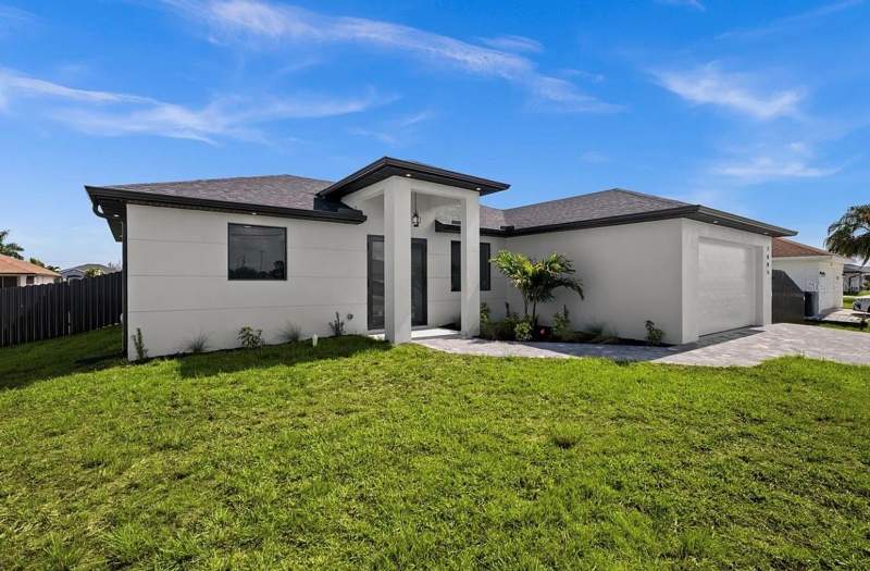 3 bedroom Single Family Residence at 1805 NW 12th Street, Cape Coral, Cape Coral — photo 2