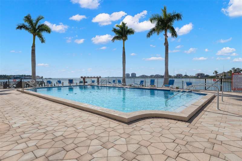 2 bedroom Condominium at 5220 BRITTANY DRIVE #1003, BAYWAY ISLES POINT BRITTANY FIVE, ST PETERSBURG — photo 5