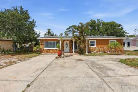 721 Bayshore Drive, home for sale in Tarpon Springs 34689