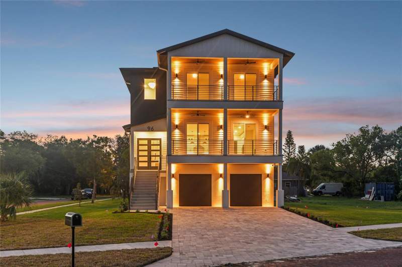 5 bedroom Single Family Residence at 96 Shore Drive, Clarks H L Sub, Tarpon Springs — photo 2
