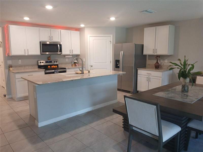 4 bedroom Single Family Residence at 3719 Capri Coast Drive, North Park Isle Ph 1B 1C & 1D, Plant City — photo 3