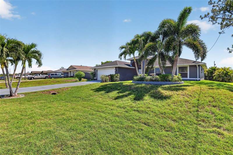 3 bedroom Single Family Residence at 4105 NE 20th Place, Cape Coral, Cape Coral — photo 2
